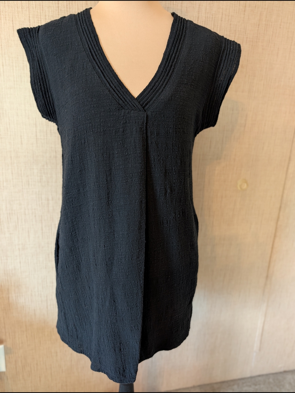 Very J Black V-Neck Textured Cap-Sleeve Tunic